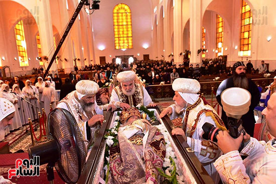 جنازة الانبا صرابامون اسقف ورئيس دير الانبا بيشوى العامر بوادى النطرون (5)