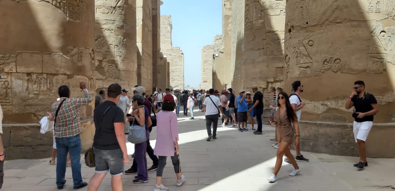 أفواج سياحية تتوافد على الأقصر لزيارة الأماكن الأثرية (26)