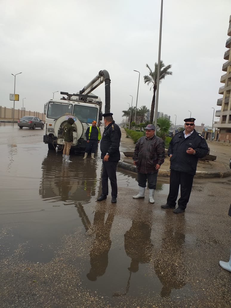 أمن القاهرة تتعامل مع هطول الأمطار  (12)