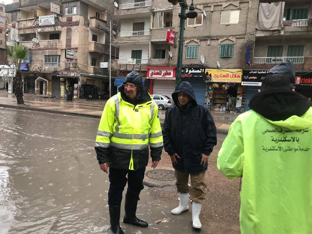 محافظ الإسكندرية يتابع حالة الطقس ميدانيا (6)