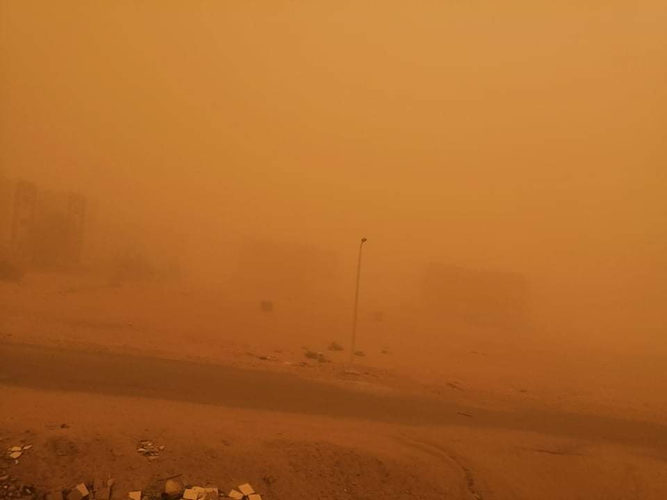 عواصف ترابية تغطى مدينة طور سيناء (1)