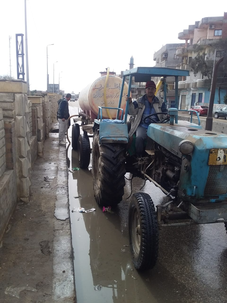 رفع مياه الأمطار وفتح طريق بلبيس - القاهرة الصحراوى بالشرقية (6)