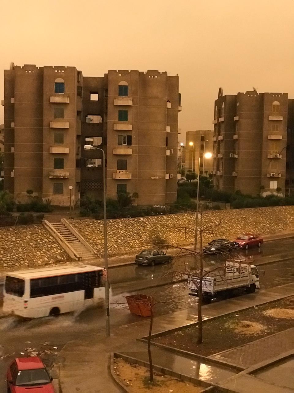 سقوط أمطار غزيرة  بالقاهرة الجديدة   (1)