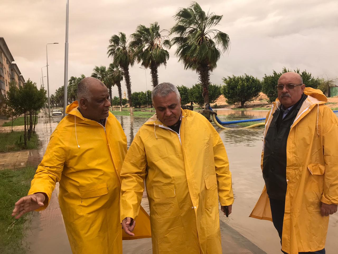 رئيس جهاز  برج العرب الجديدة يتابع اعمال شفط الامطار