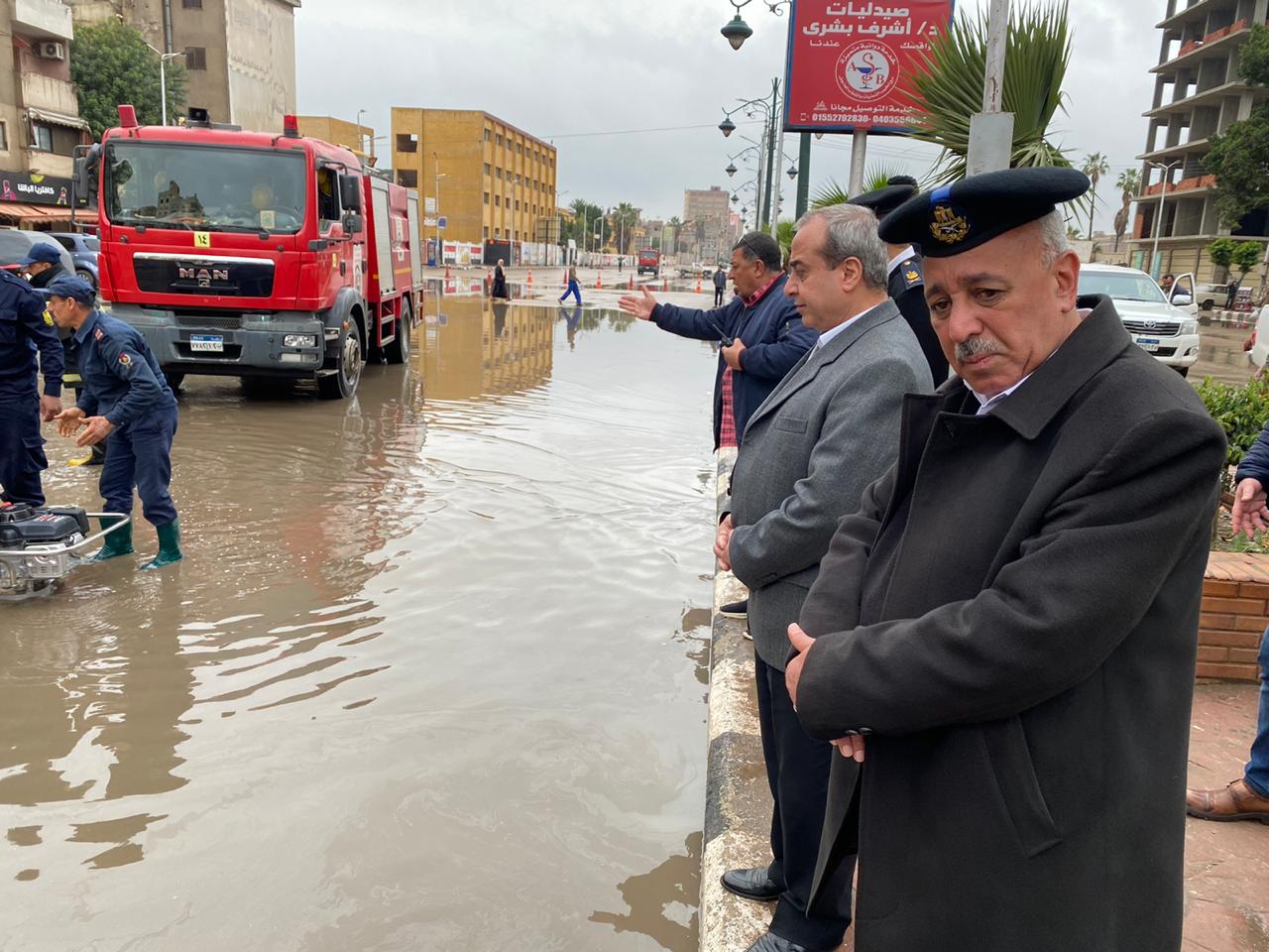 مدير امن الغربية يتابع عمليات شفط مياه الأمطار بشوارع الغربية (29)