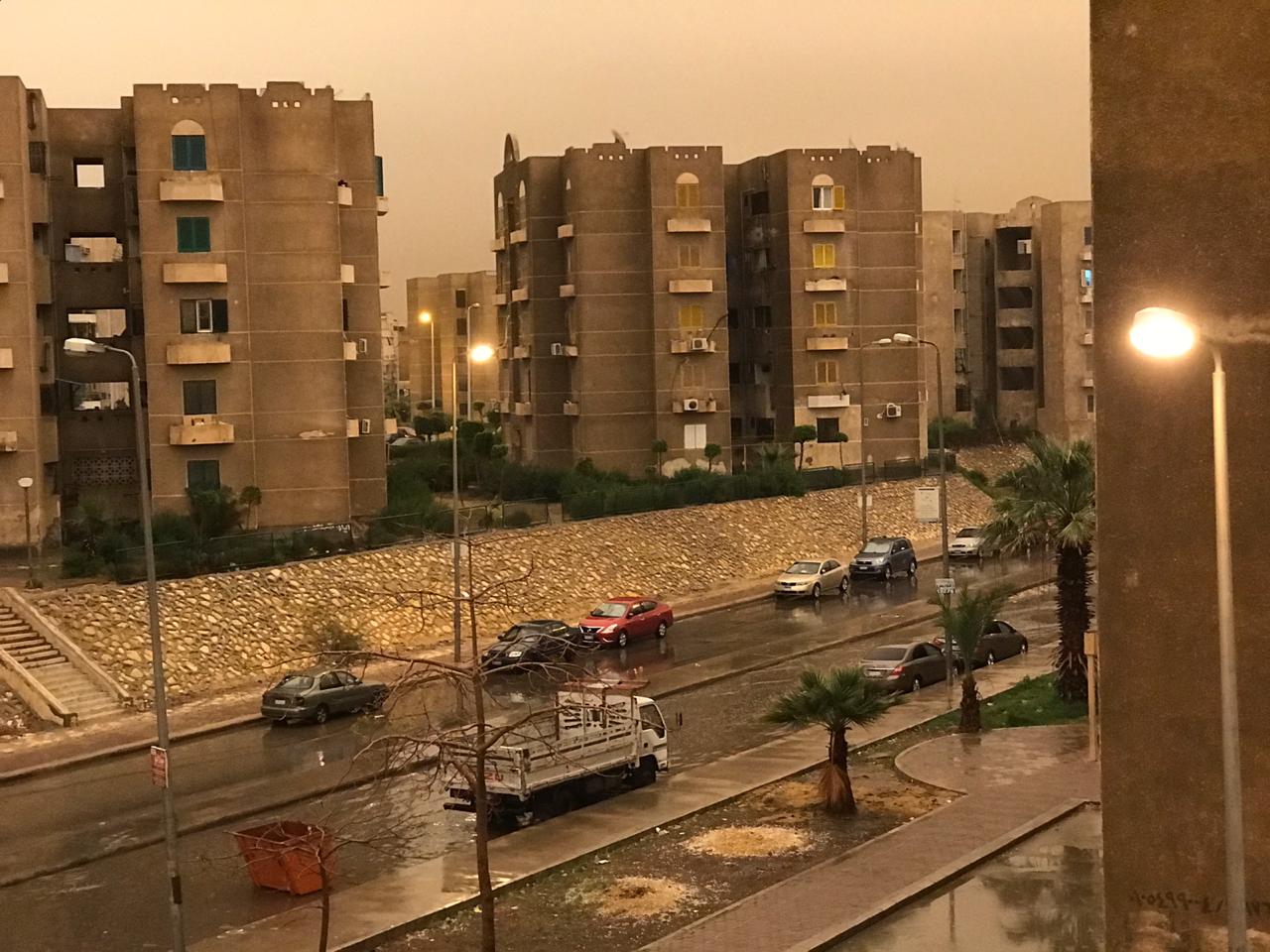 سقوط أمطار غزيرة  بالقاهرة الجديدة   (2)