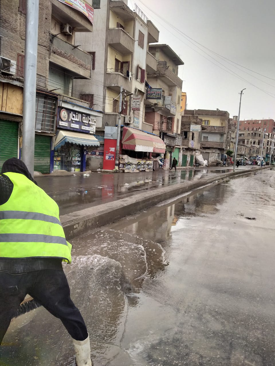 رفع مياه الأمطار وفتح طريق بلبيس - القاهرة الصحراوى بالشرقية (3)