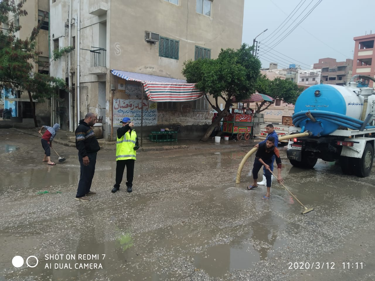 رفع تجمعات مياه الأمطار بالشوارع والميادين في الفيوم (5)