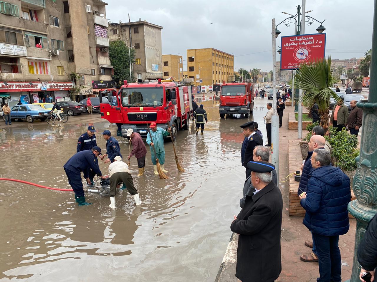 مدير امن الغربية يتابع عمليات شفط مياه الأمطار بشوارع الغربية (30)