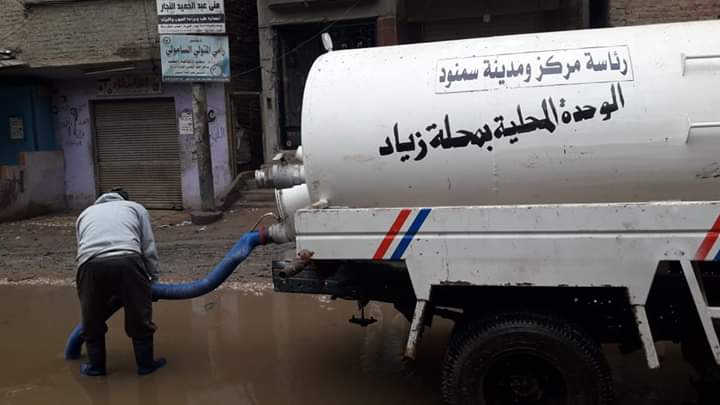 أعمال شفط مياه الأمطار من شوارع محافظة الغربية (3)