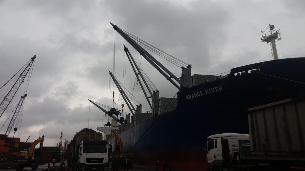 رئيس ميناء الإسكندرية يتابع انتظام العمل وموقف حركة السفن وأعمال الشحن والتفريغ (3)