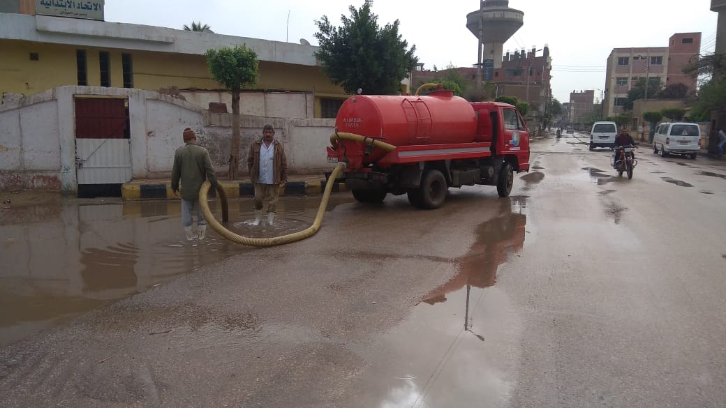 أمطار غزيرة فى المنوفية والمحافظ يدفع بسيارات لشفط المياه (4)