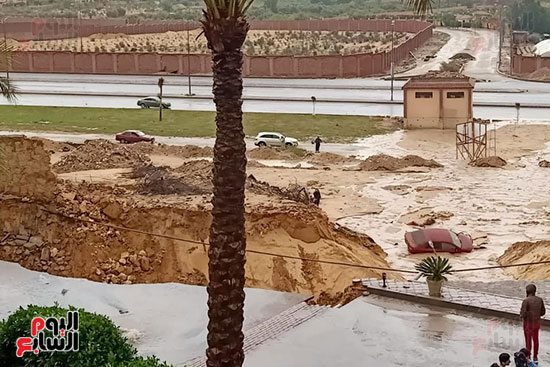 انهيار سور ورصيف منطقة الجولف سيتي بمدينة العبور (1)