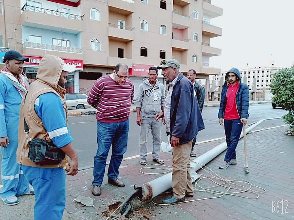 غلق طرق سفاجا قنا والقصير قفط بالبحر الأحمر بسبب سرعة الرياح والشبورة (1)