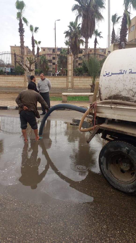 رفع مياه الأمطار وفتح طريق بلبيس - القاهرة الصحراوى بالشرقية (2)