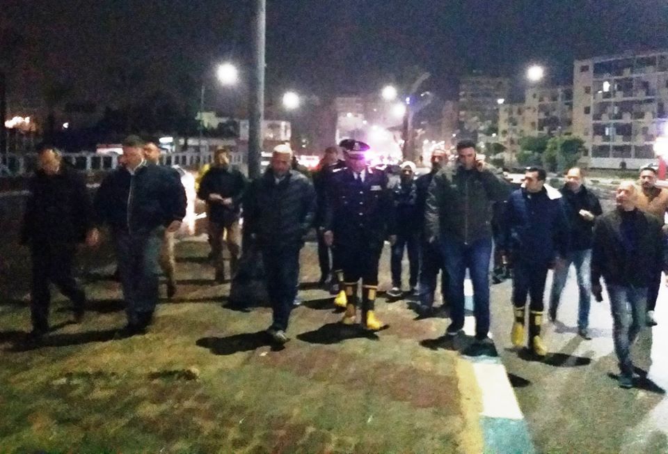 محافظ السويس والقيادات التنفيذية والأمنيةيتفقدون شوارع المحافظة بعد منتصف الليل (13)