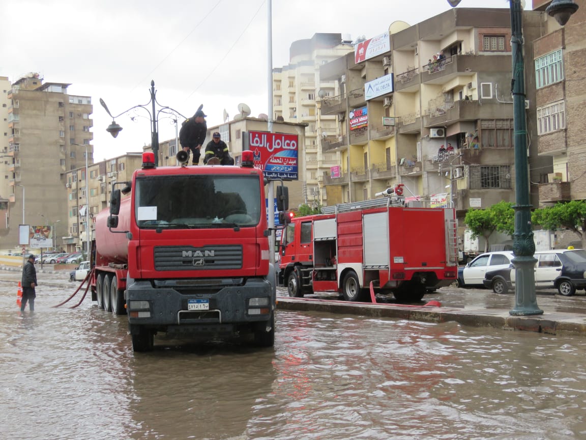 مدير أمن الغربية يتابع رفع مياه الأمطار من شوارع المحافظة (6)
