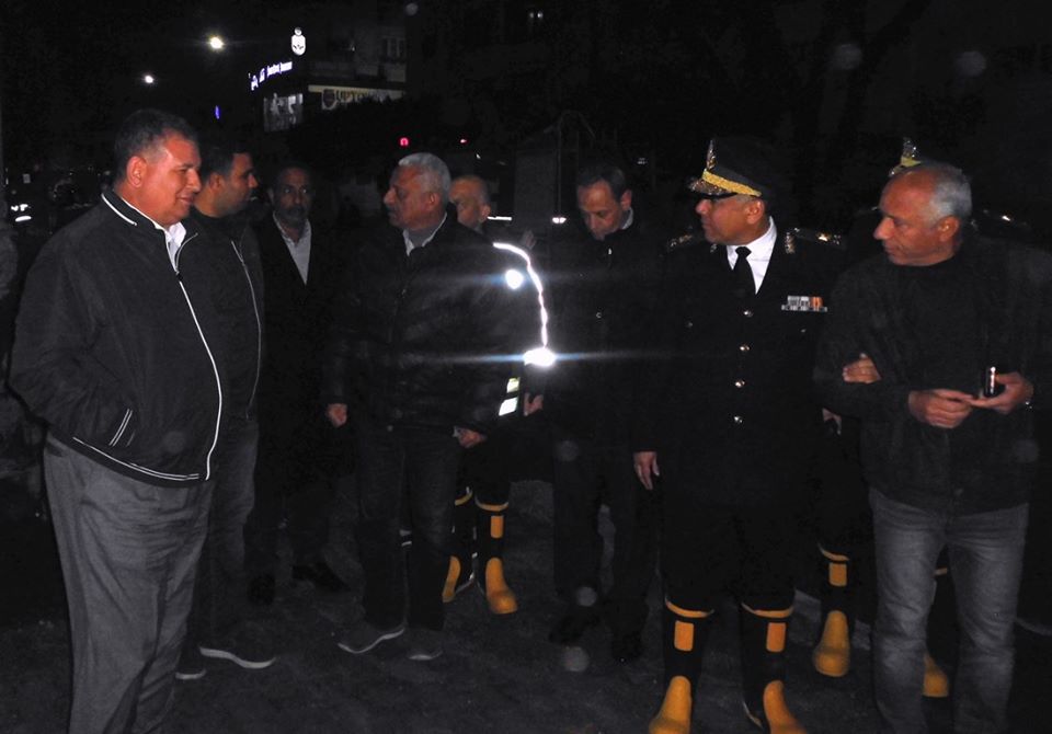 محافظ السويس والقيادات التنفيذية والأمنيةيتفقدون شوارع المحافظة بعد منتصف الليل (9)