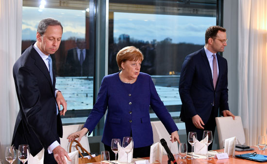 المستشارة الألمانية أنجيلا ميركل تترأس اجتماعًا مع رؤساء جمعيات الاقتصاد الألماني لمواجهة كورونا