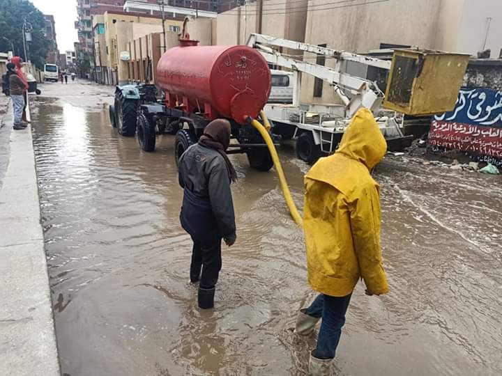 رفع مياه الأمطار من شوارع الشرقية (1)
