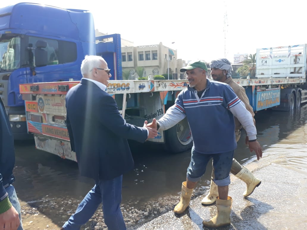 محافظ بورسعيد يتابع أعمال شفط مياه تجمعات الأمطار (8)