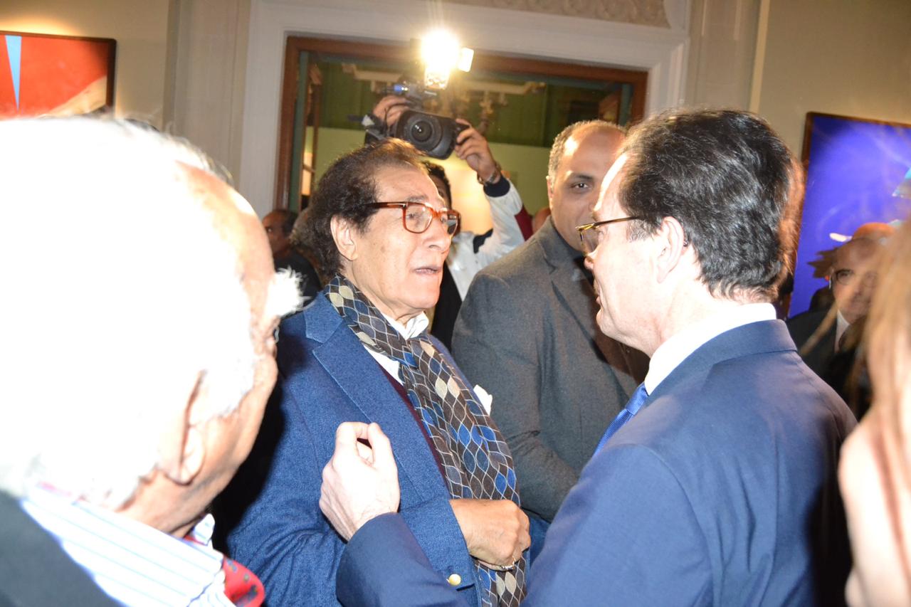 سفير فرنسا التقى فاروق حسنى فى افتتاح معرضه