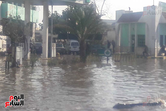 الأمطار تغرق محطة غاز طبيعى بحى الضواحى ببورسعيد (5)