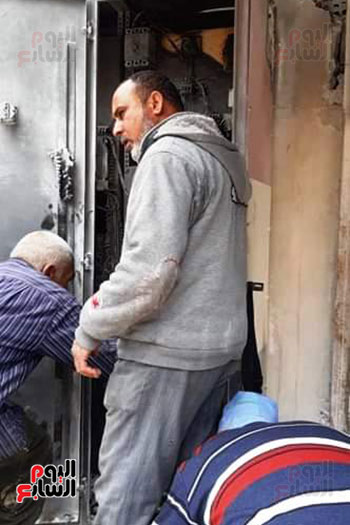 انهيار-جزئي-في-منزلين-و-أنفجار-محول-كهرباء-بكفر-ايوب-في-الشرقية-(2)