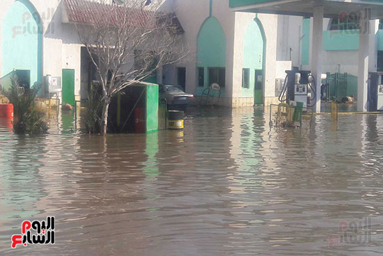 الأمطار تغرق محطة غاز طبيعى بحى الضواحى ببورسعيد (2)