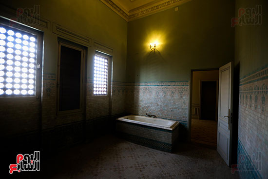 الحمام داخل قصر البارون
