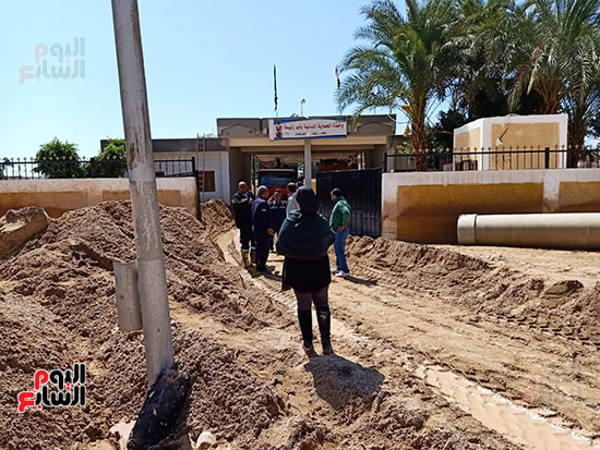 نائب محافظ جنوب سيناء تتابع إزالة آثار الطقس السيئ وفتح الطرق الرئيسية (5)