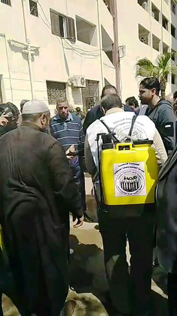 حملة شعبية فى بلبيس لتطهير المنشآت من كورونا (3)