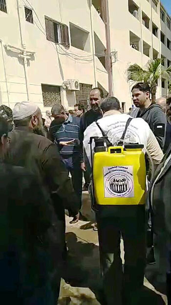 حملة شعبية فى بلبيس لتطهير المنشآت من كورونا (4)