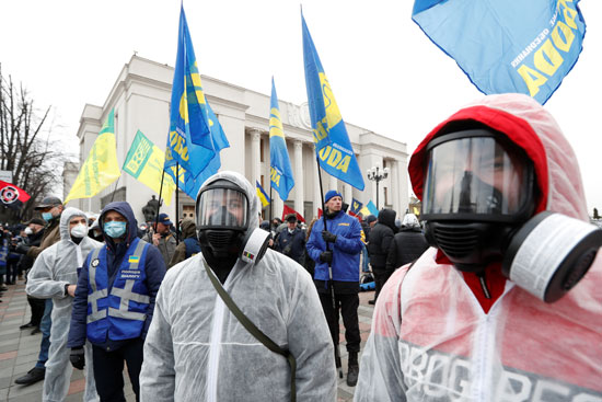نشطاء-من-حزب-الفيلق-السياسي-في-مسيرة-للمطالبة-بعزل-المشرعين-في-كييف