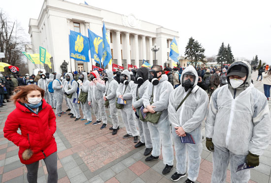 مسيرة-للمطالبة-بعزل-المشرعين-وسط-مخاوف-من-فيروس-كورونا-في-كييف