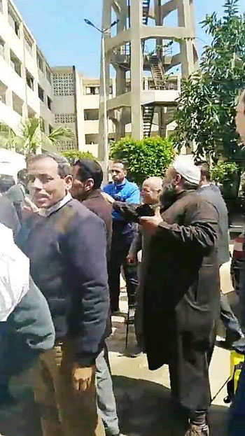 حملة شعبية فى بلبيس لتطهير المنشآت من كورونا (9)