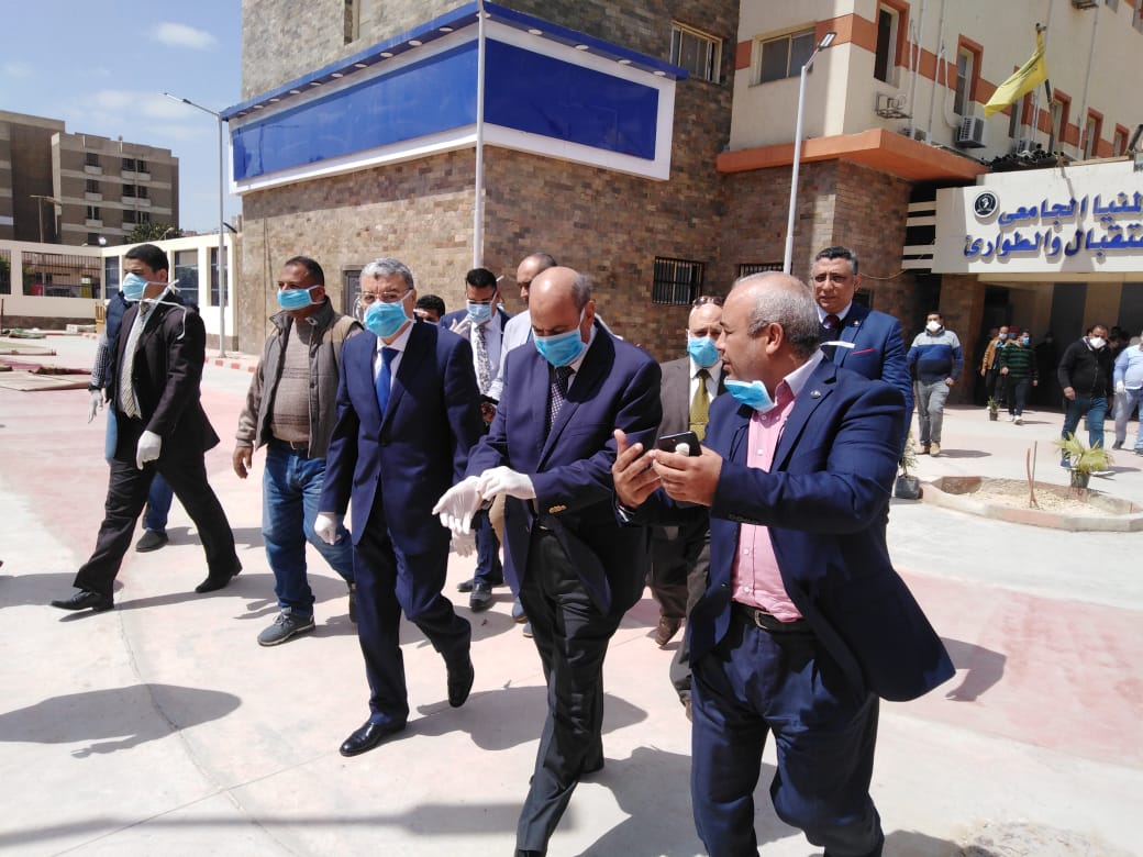محافظ المنيا ورئيس الجامعة يتفقدان مبنى الطوارئ ومستشفى الكبد  (6)