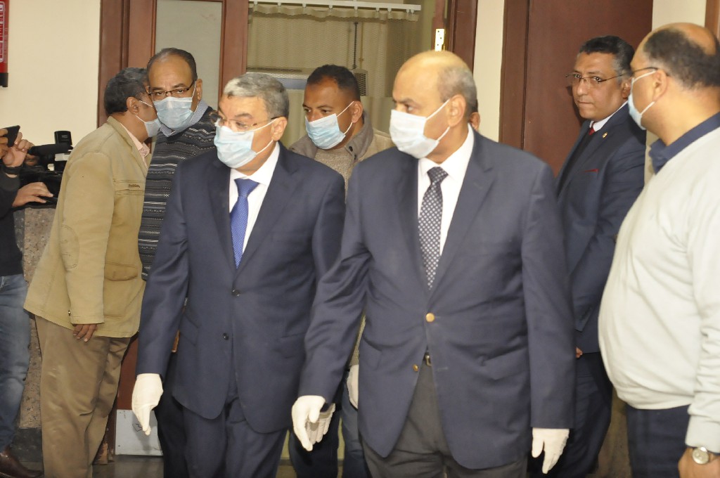 محافظ المنيا ورئيس الجامعة يتفقدان مبنى الطوارئ ومستشفى الكبد  (4)