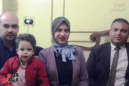 الأم المثالية ببورسعيد تتوسط أبناءها وأحفادها (4)