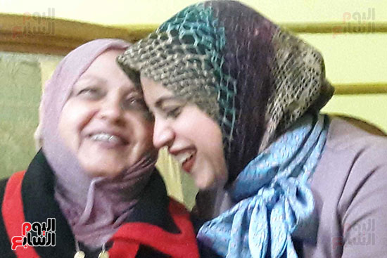 الأم المثالية ببورسعيد تتوسط أبناءها وأحفادها (12)