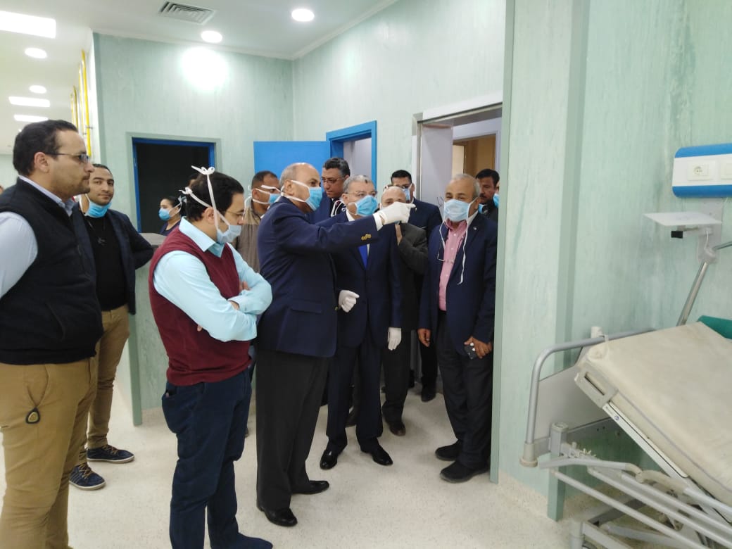 محافظ المنيا ورئيس الجامعة يتفقدان مبنى الطوارئ ومستشفى الكبد  (7)