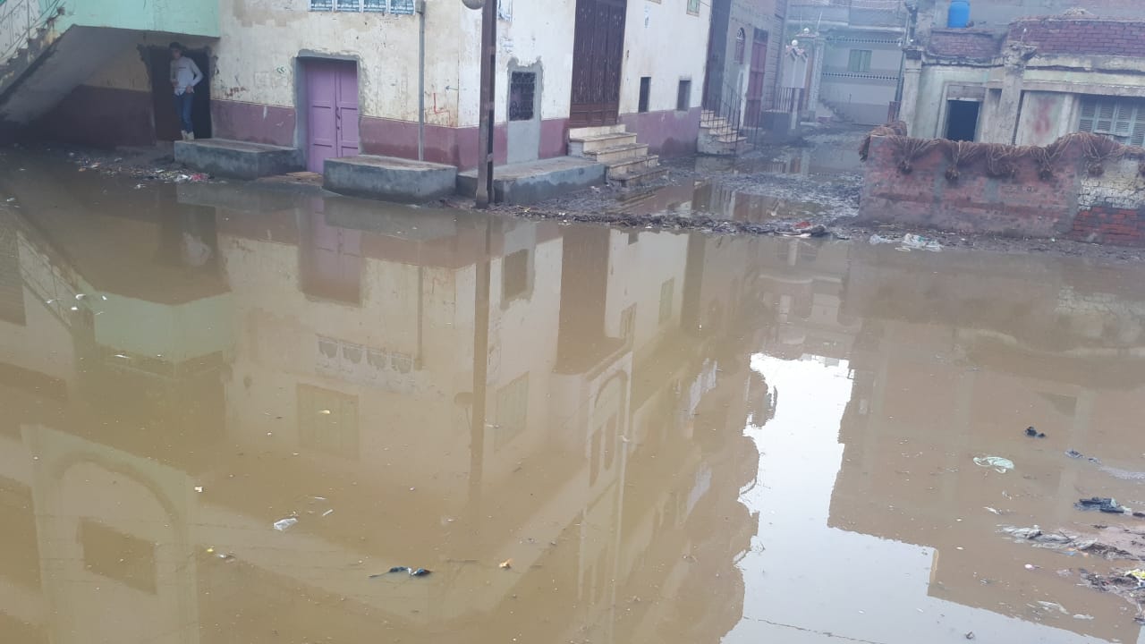 غرق شوارع شبرا ملس في مياة الأمطار (5)