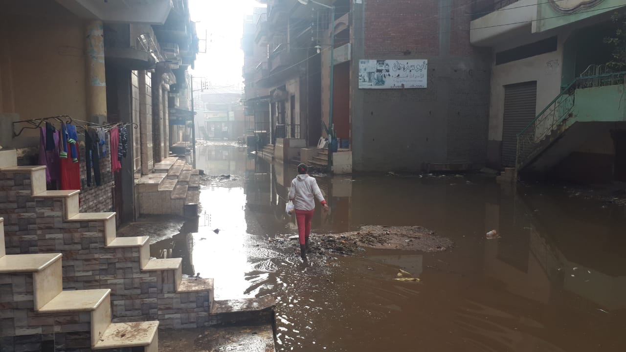 غرق شوارع شبرا ملس في مياة الأمطار (4)