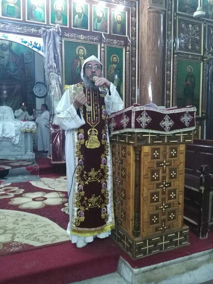 الأنبا يواقيم أسقف عام إسنا وأرمنت يحتفل بعيد الصليب  (1)