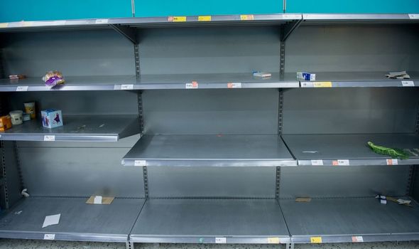 Coronavirus-supermarkets-panic-buying-2369275