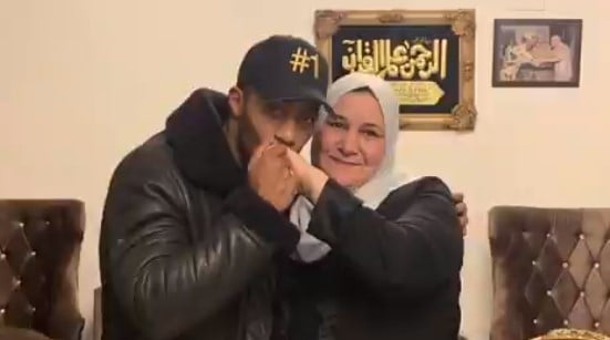 النجم محمد رمضان ووالدته