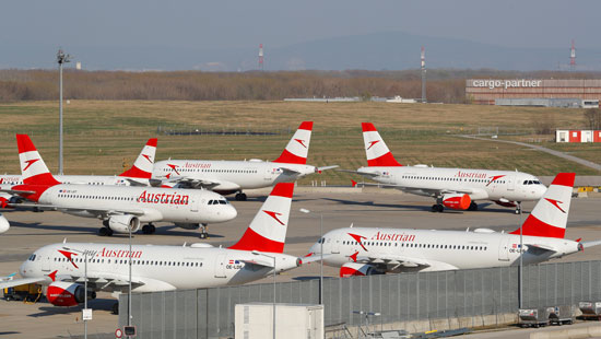 الطائرات المتوقفة فى مطار فيينا