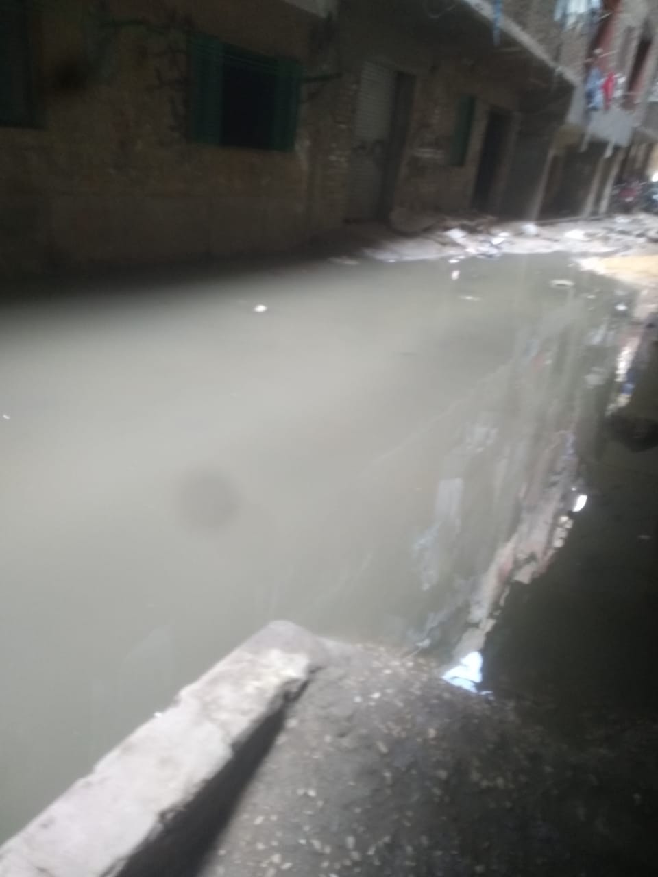 انتشار مياه الصرف الصحي بالشارع (3)
