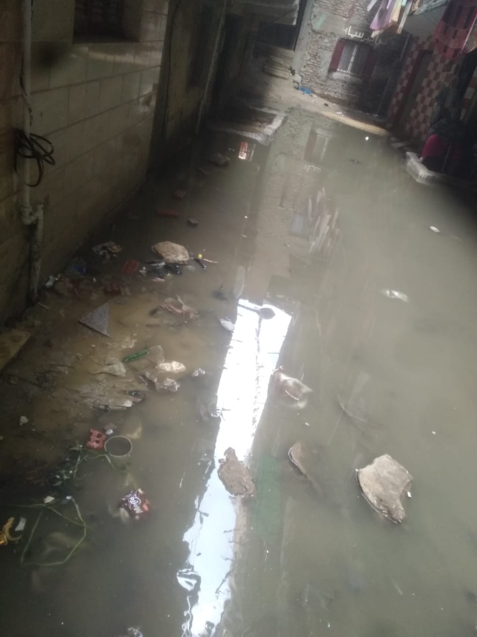 انتشار مياه الصرف الصحي بالشارع (2)