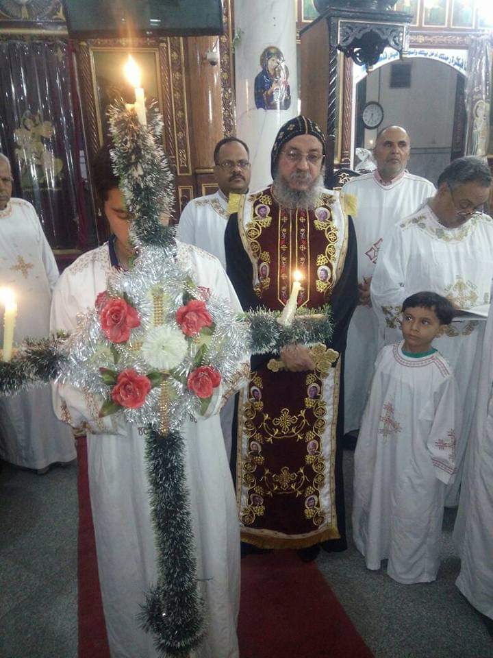 الأنبا يواقيم أسقف عام إسنا وأرمنت يحتفل بعيد الصليب  (3)